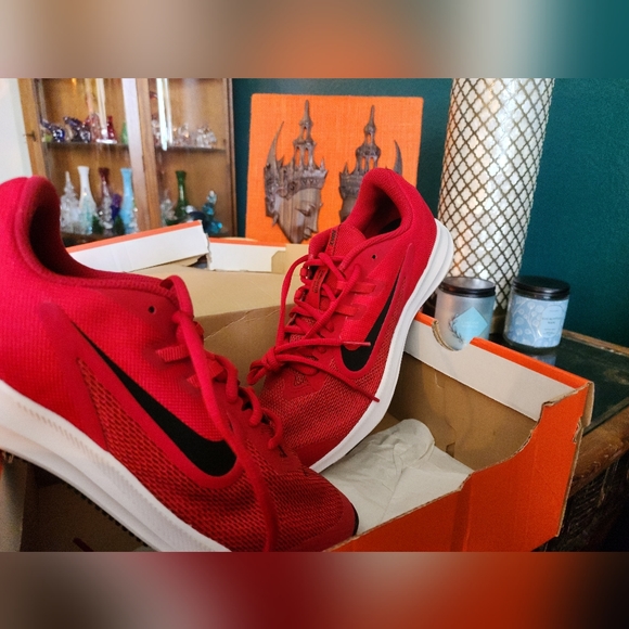 New in Nike's Size 7 - Picture 3 of 5